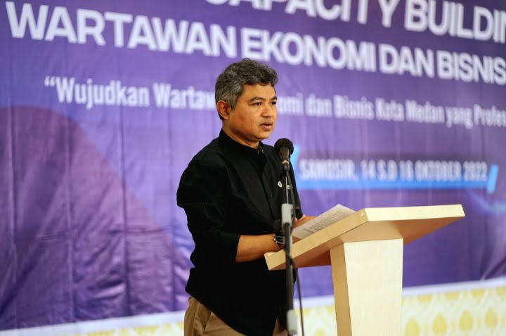 Kepala BI Sumut Doddy Zulverdi saat memberikan sambutan pada pembukaan capacity building wartawan ekonomi bisnis Medan 2022 di Samosir