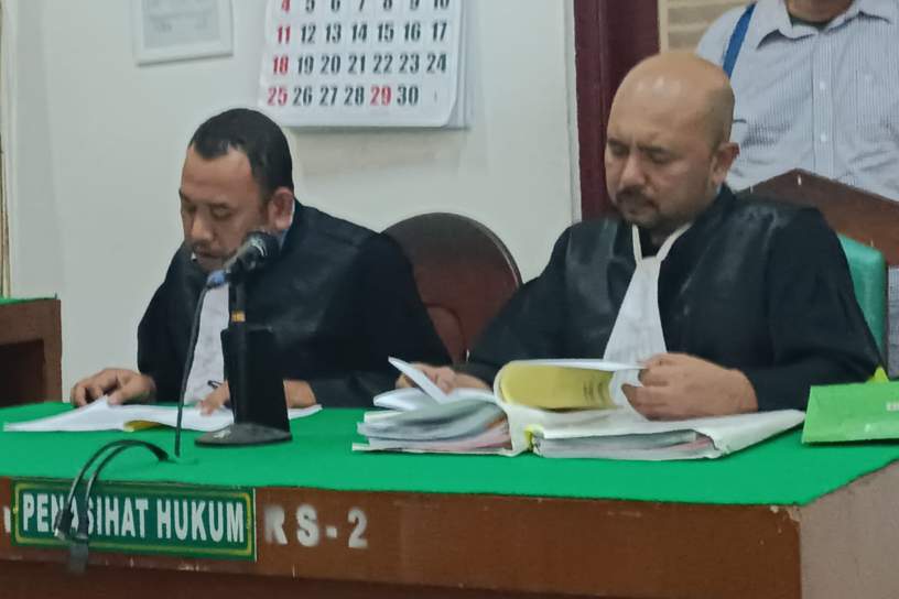 PH terdakwa Putra Martono saat membacakan nota pembelaan.