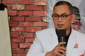 Kepala Dinas Lingkungan Hidup Kabupaten Karo berinisial RT (54) ditetapkan sebagai tersangka dugaan korupsi proyek penataan Kawasan Tempat Pemakaman Umum (TPU), Desa Salit, Kecamatan Tiga Panah, Kabupaten Karo, Sumatera Utara.