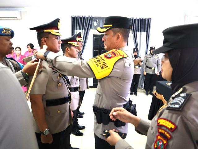 Kapolrestabes Medan Kombes Pol Valentino Tatareda, SH, SIK, MSi melantik Kompol Andika Purba.