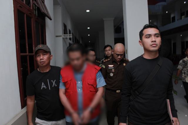 Tim Pidsus Kejati Sumut menahanan tersangka berinisial TT, Bendahara Pengeluaran Dinas Bina Marga dan Bina Konstruksi (BMBK) UPT Jalan dan Jembatan Gunungsitoli, diduga melakukan korupsi.