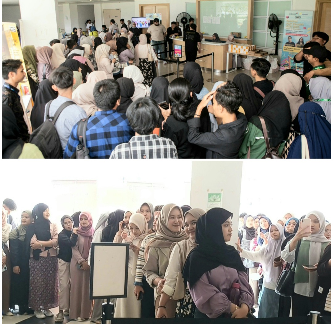 Mahasiswa UIN Sumut antre masuk untuk mengikuti roadshow Festival Film Pendek  SOS 2023 yang digelar Indosat berkolaborasi Narasi