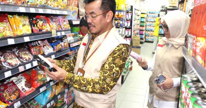 Balai Besar Pengawas Obat dan Makanan (BBPOM) Medan saat melakukan pengawasan di sejumlah tempat usaha.