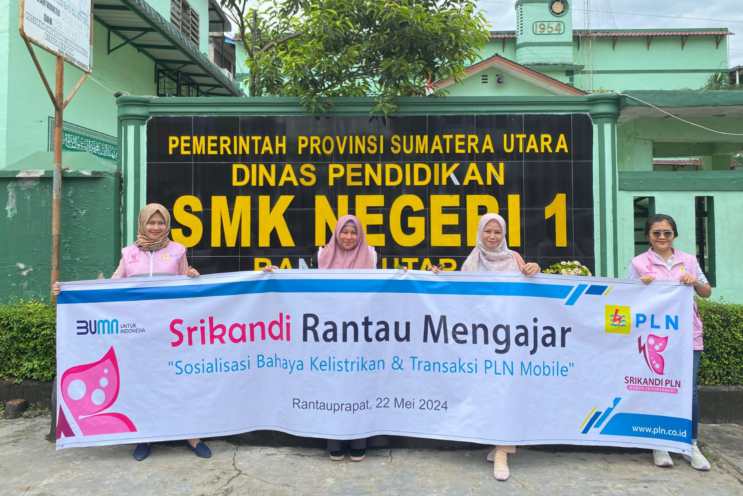 Srikandi PLN Sosialisasikan Bahaya Kelistrikan dan Budaya K3 di SMK N 1 Rantau Utara