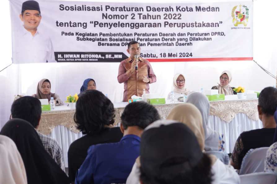 Wakil Ketua DPRD Kota Medan saat Sosialisasi Perda Perpustakaan di Jl Raya Menteng, Sabtu (18/5/2024).