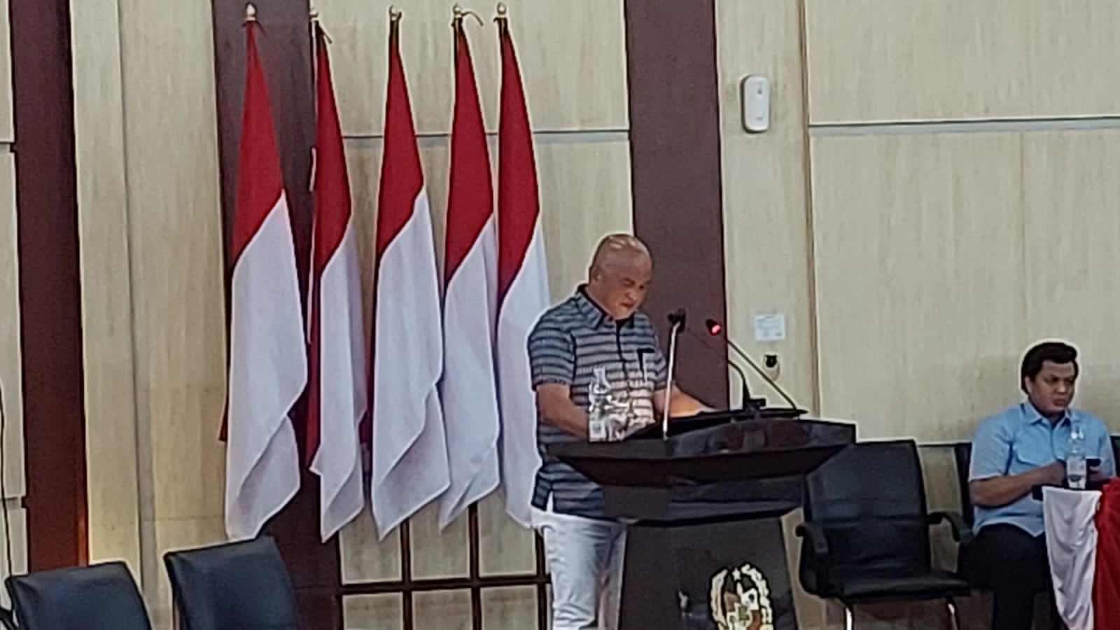 IMG-20240911-WA0024 Robi Barus menyampaikan kritik dalam pengesahan APBD Pemko Medan 2025. (www.kitamedan.com/ist)