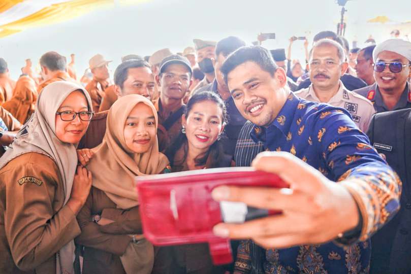 Ketua Dewan Pembina AKSI Bobby Nasution bersama para Kepala Desa di Simalungun.