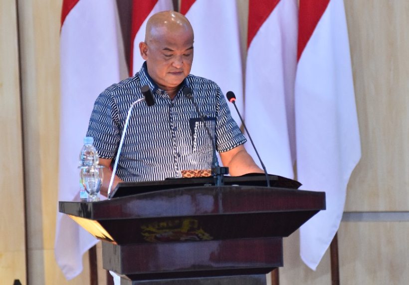 Anggota DPRD Kota Medan Roby Barus saat membacakan Pendapat Fraksi PDI Perjuangan.
