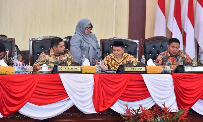 Rapat Paripurna tentang ‘Penyampaian Laporan Hasil Pembahasan R.APBD, Pendapat Fraksi-Fraksi dan Penandatanganan/Pengambilan Keputusan DPRD Kota Medan sekaligus Persetujuan Bersama DPRD Kota Medan dengan Kepala Daerah atas Ranperda Kota Medan tentang RAPBD Kota Medan Tahun Anggaran 2025’ yang digelar Rabu (10/9/2024), di Ruang Paripurna Gedung DPRD Kota Medan, Jl Kapten Maulana Lubis No 1, Medan.