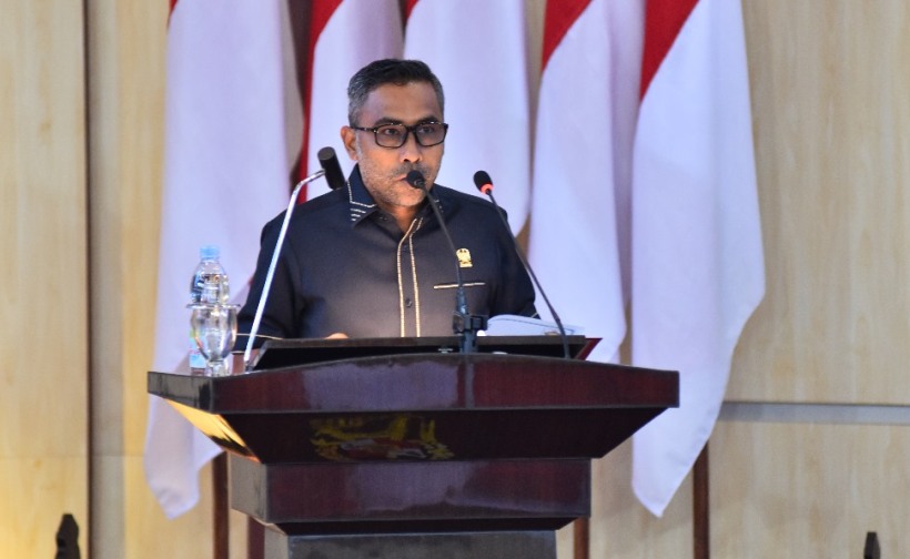 Anggota DPRD Kota Medan Abdullah Roni saat membacakan Pendapat Fraksi Gerindra.
