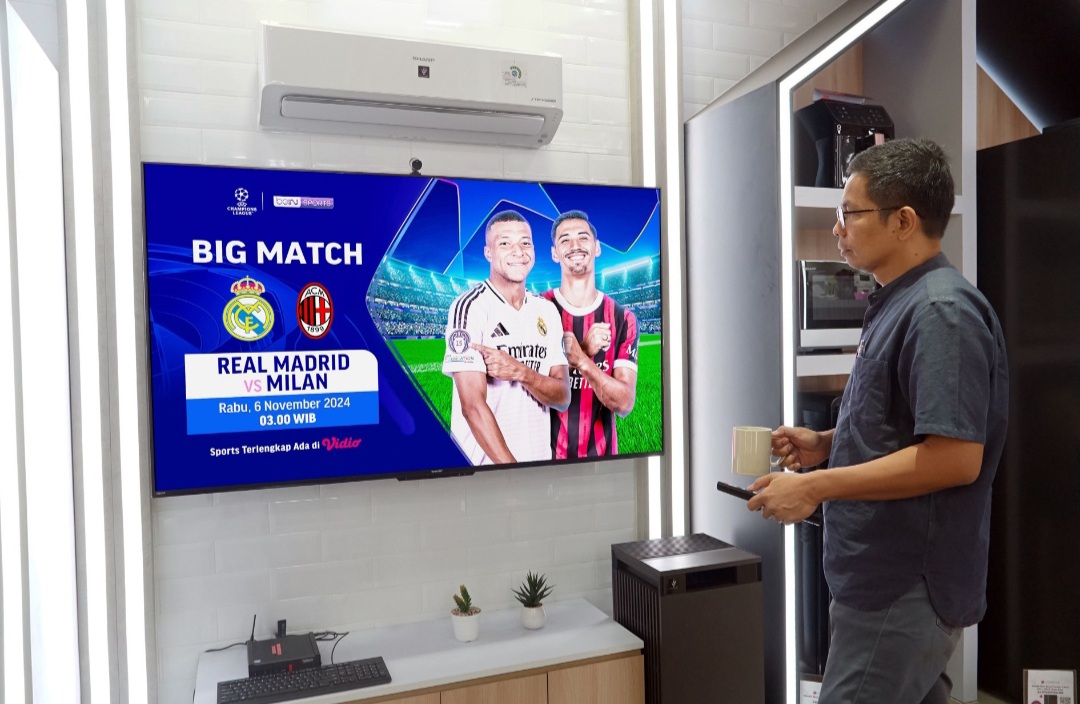 Menikmati tayangan pertandingan UEFA Champion league melalui TV Sharp di aplikasi vidio. ( ist)