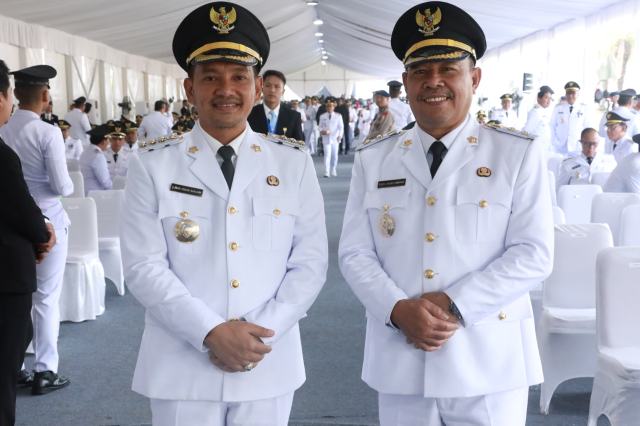 Wali Kota Tebingtinggi H. Iman Irdian Saragih, S.E dan Wakil Wali Kota Tebingtinggi H. Chairil Mukmin Tambunan, S.E., M.Si usai dilantik Presiden Prabowo Subianto di Istana Negara, Jakarta, Kamis (20/2/2025).