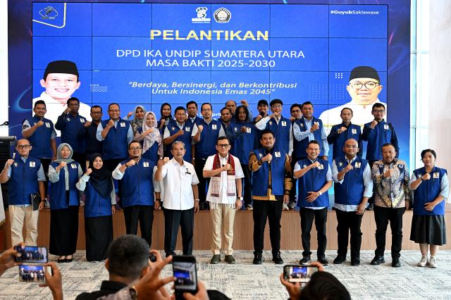 20250427_163628_resize_66 Gubernur Sumut Muhammad Bobby Afif Nasution menghadiri acara pelantikan DPD Ikatan Alumni (IKA) Universitas Diponegoro (UNDIP) Sumut masa bakti 2025-2030 di Hall Bank BRI Kanwil Medan Jalan Puteri Hijau Medan, Sabtu (26/4/2025). Foto/Diskominfo Sumut