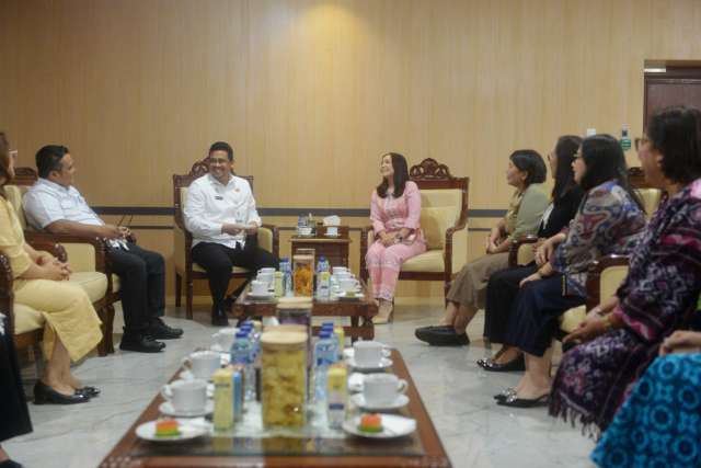 Gubsu terima audiensi Moria GBKP (1) Gubernur Sumatera Utara (Sumut) Bobby Nasution menerima audiensi Panitia Musyawarah Pelayanan Moria GBKP Tahun 2025 di ruang kerja Lantai 10 Kantor Gubernur Sumut Jalan Diponegoro Kota Medan, Rabu (28/5).