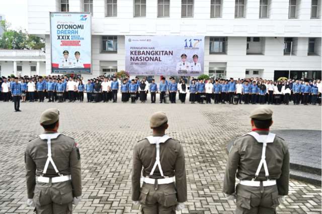IMG_20250520_173016_1 Penjabat (Pj) Sekretaris Daerah Provinsi Sumatera Utara (Sumut) Effendy Pohan memimpin upacara Peringatan ke-117 Hari Kebangkitan Nasional, yang berlangsung di halaman apel Kantor Gubernur Sumut, Jalan Pangeran Diponegoro Nomor 30 Medan, Selasa (20/5).