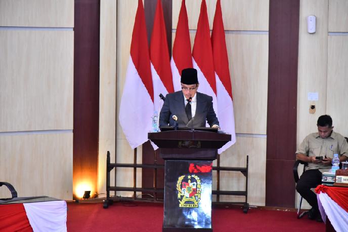 Wali Kota Medan Rico Tri Putra Bayu Waas saat menyampaikan penjelasan kepala daerah terhadap Ranperda kota Medan tentang Pertanggungjawaban Pelaksanaan APBD TA 2024 dalam rapat Paripurna DPRD Kota Medan yang digelar di Gedung DPRD Kota Medan, Senin (2/6/2025).