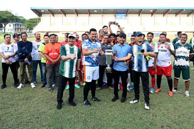 Screenshot_20250628_201233 Gubernur Sumatera Utara (Sumut) Muhammad Bobby Afif Nasution membuka Kejuaraan Mini Soccer Jurnalis Championship (MSJC) Sumut Berkah 2025 di di Lapangan Sepakbola Mini Dispora Sumut, Jalan Willem Iskandar, Deliserdang, Jumat (20/6/2025).