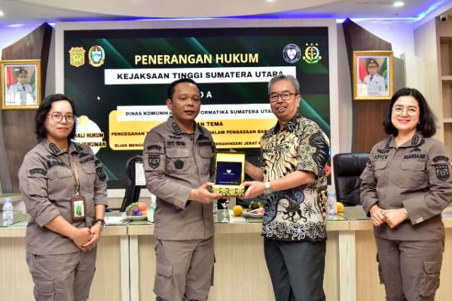 Sekretaris Dinas Komunikasi dan Informatika (Kominfo) Provinsi Sumatera Utara (Sumut) Achmad Yazid Matondang bersama seluruh Apartur Sipil Negara (ASN) Dinas Kominfo sumut mengituti acara Penerangan Hukum yang diselenggrakan oleh Kejaksaan Tinggi Sumut yang diselenggarakan di Aula Transparasi, Kantor Dinas Kominfo Sumut, Jalan H.M said Medan, Selasa (26/6/2026).