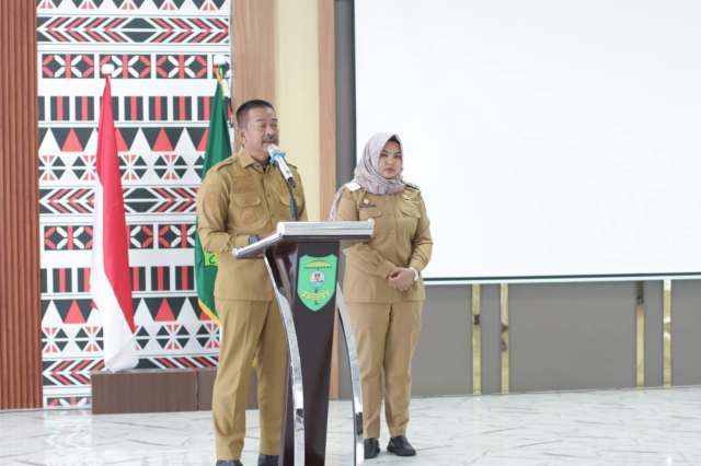 Bupati Madina H Saipullah Nasution dan wakil bupati Atika Azmi Utammi Nasution paparkan capaian 100 hari kerja.