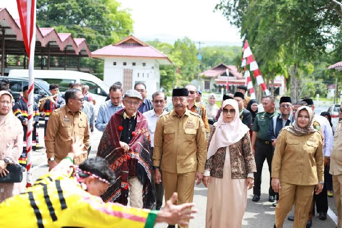 Bupati Madina dan wakil bupati sambut rombongan Saroha Malaysia.