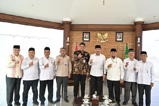 Gubernur Sumut Bobby Nasution menerima kunjungan Kepala Baznas RI Noor Achmad di Kantor Gubernur Sumut, Jalan Diponegoro Nomor 30, Medan, Jumat (12/09/2025). Foto/ Diskominfo Sumut