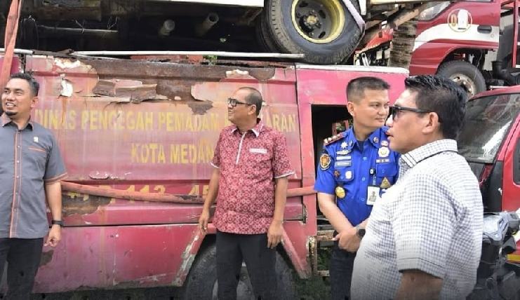 Pansus Ranperda Kota Medan tentang Pencegahan dan Penanggulangan Kebakaran DPRD Kota Medan saat lakukan kunjungan kerja ke Dinas Pemadam Kebakaran dan Penyelamatan (Damkarmat), Medan, Senin (13/10/2025).