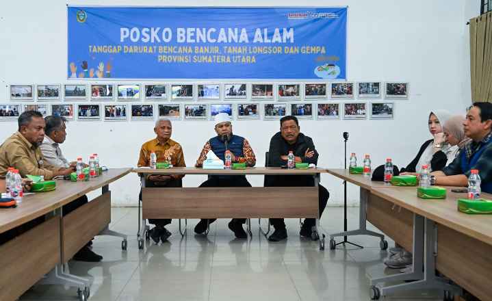 Screenshot_2025-12-14-21-10-00-55_99c04817c0de5652397fc8b56c3b3817 Wakil Gubernur Sumut Surya menerima bantuan kemanusiaan dari Pemerintah Provinsi Bengkulu untuk korban terdampak banjir dan longsor di Sumut, yang diserahkan langsung oleh Gubernur Bengkulu Helmi Hasan dan Wakil Gubernur Bengkulu Mian di Posko Tanggap Bencana Pemprov Sumut, Jalan AH Nasution, Medan, Jum'at (12/12/2025).