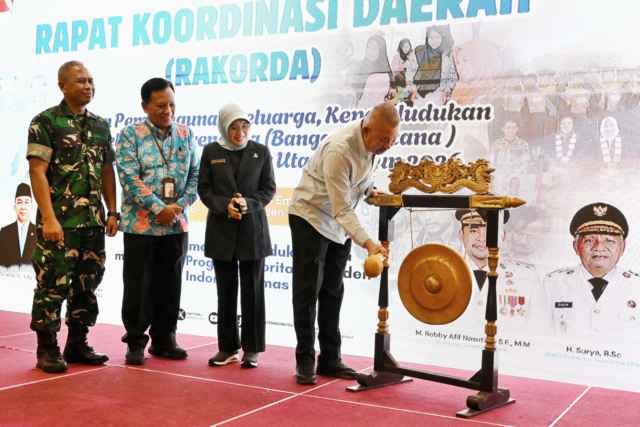 Penjabat (Pj) Sekretaris Daerah Sumatera Utara (Sumut) Sulaiman Harahap menghadiri Rapat Koordinasi Daerah (Rakorda) Program Pembangunan Keluarga, Kependudukan dan Keluarga Berencana (KB) Provinsi Sumut Tahun 2026 di Hotel Emerald Garden Jalan KL Yos Sudarso Nomor 1 Medan, Selasa (7/4/2026).
