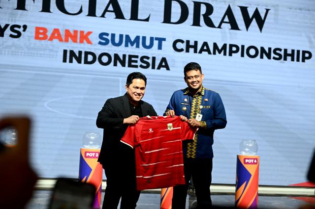 20260525_225948_resize_96 Gubernur Sumatera Utara (Sumut) Muhammad Bobby Afif Nasution bersama Ketua PSSI Erick Thohir, menyaksikan Drawing Grup Piala AFF U19 atau Asean U19 Boys’ Bank Sumut Championship 2026 di Aula Raja Inal Siregar, Kantor Gubernur Sumut, Jalan Diponegoro 30, Medan, baru-baru ini. Foto/Diskominfo Sumut / Dokumen