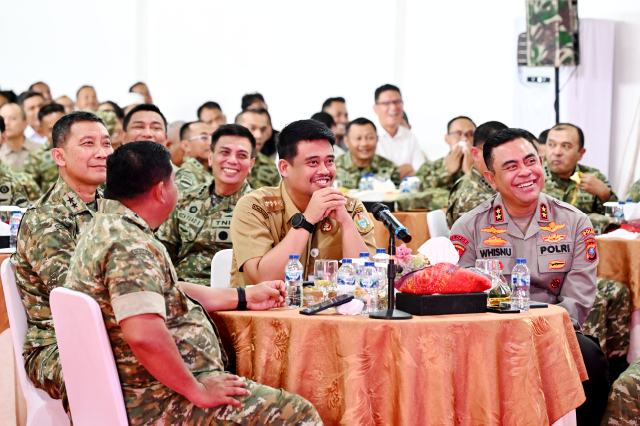 20260526_074745_resize_86 Gubernur Sumut Muhammad Bobby Afif Nasution bersama Pangdam I/Bukit Barisan Mayjen TNI Hendy Antariksa, Kapolda Sumut Irjen Pol Whisnu Hermawan Februanto, serta jajaran Forkopimda, mengikuti peresmian nasional operasionalisasi 1.061 Koperasi Desa/Kelurahan Merah Putih yang dipimpin Presiden Prabowo Subianto secara virtual dari KMP Tanjung Selamat, Kecamatan Medan Tuntungan, baru-baru ini. Foto/Diskominfo Sumut/Dokumen