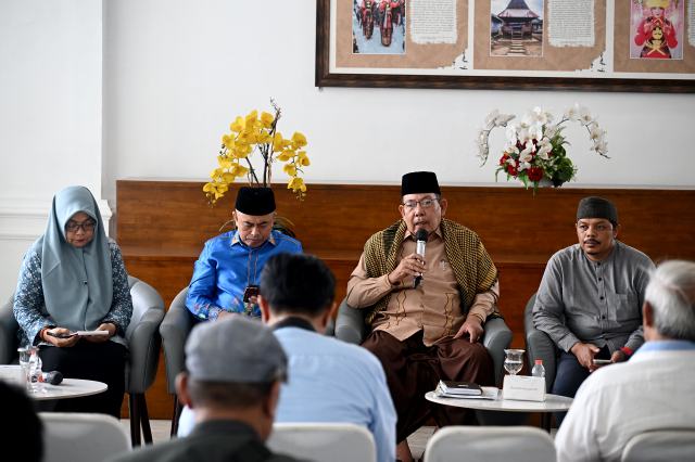 Pemerintah Provinsi Sumatera Utara (Sumut) melalui Wakil Ketua I Lembaga Pengembangan Tilawatil Qur’an (LPTQ) Sumut Syukri Albani Nasution, dan Wakil Ketua II LPTQ Sumut Burhanuddin Damanik melakukan Konferensi Pers pelaksanaan MTQ Tingkat Provinsi Sumut ke-40 Tahun 2026. Kegiatan ini difasilitasi Dinas Kominfo Sumut berlangsung di Lobby Dekranasda Lantai 1 Kantor Gubernur Sumut Jalan Diponegoro 30 Kota Medan, Kamis (11/6/2026). Foto/Diskominfo Sumut 