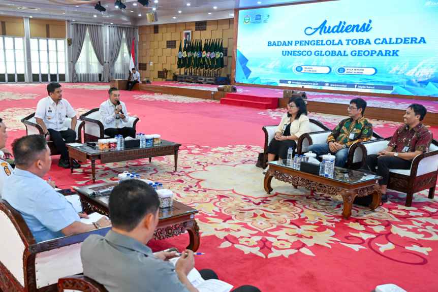 Gubernur Sumut, Bobby Nasution menerima audiensi Badan Pengelola Toba Caldera Unesco Global Geopark di Aula Tengku Rizal Nurdin, Rumah Dinas Gubernur Sumut, Jalan Sudirman No. 41, Medan, Selasa (23/6/2026).