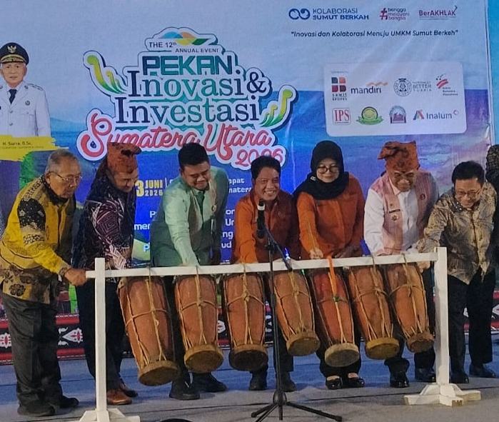 Gubernur Sumut, Bobby Nasution membuka Pekan Inovasi dan Investasi Sumatera Utara (PIISU) 2026 yang diselenggarakan di Panggung Terbuka Parapat, Kabupaten Simalungun, Kamis (11/6/2026). Foto/Diskominfo Sumut 