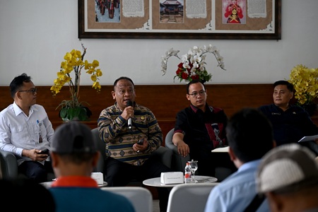 Konpres Biro PBJ -3.jpg Pemerintah Provinsi (Pemprov) Sumatera Utara (Sumut) melalui Biro Pengadaan Barang dan Jasa (PBJ) Setdaprovsu melakukan Konferensi Pers terkait progres realisasi pengadaan barang dan jasa Pemprovsu. Kegiatan ini difasilitasi Dinas Kominfo Sumut berlangsung di Lobby Dekranasda Lantai 1 Kantor Gubernur Sumut Jalan Diponegoro 30 Kota Medan, Kamis (18/6/2026). Foto/Diskominfo Sumut