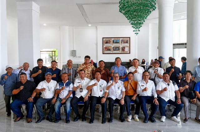 Pemerintah Provinsi Sumatera Utara (Sumut) melalui RS Haji Provinsi Sumut melakukan Konferensi Pers terkait Program Universal Health Coverage (UHC). Kegiatan yang difasilitasi Dinas Kominfo Sumut ini berlangsung di Lobby Dekranasda Lantai 1 Kantor Gubernur Sumut Jalan Diponengoro Kota Medan, Rabu (15/7/2026). Foto/Diskominfo Sumut 