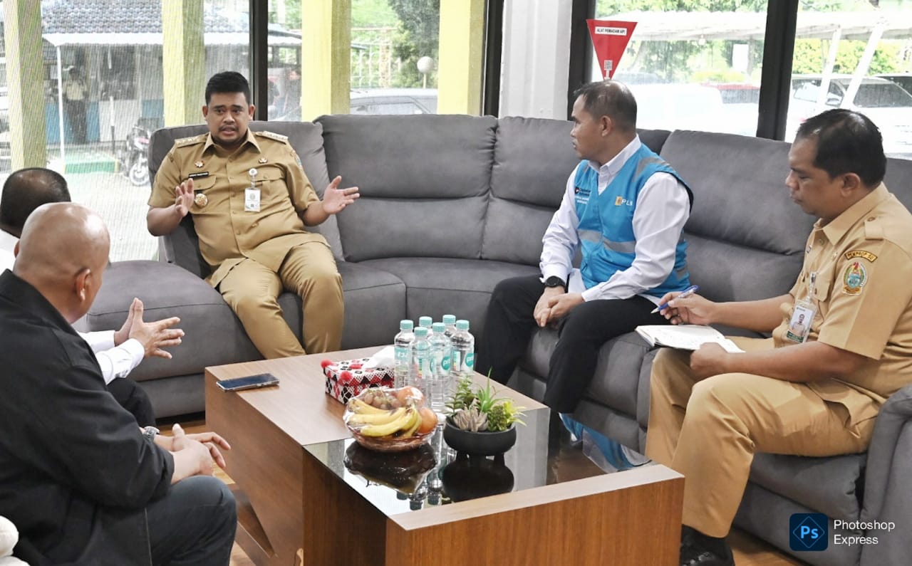 IMG-20260608-WA0014 Bobby Nasution kunjungan kerja ke PLN dalam rangka percepat kompensasi pada pelaku usaha akibat pemadaman listrik. (Kominfo Sumut Dok)