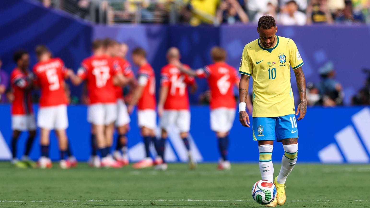IMG-20260706-WA0000 Dua gol Haaland bawa Norwegia lolos ke babak 16 besar usai singkirkan Brazil 2-1. (Foto : Google)