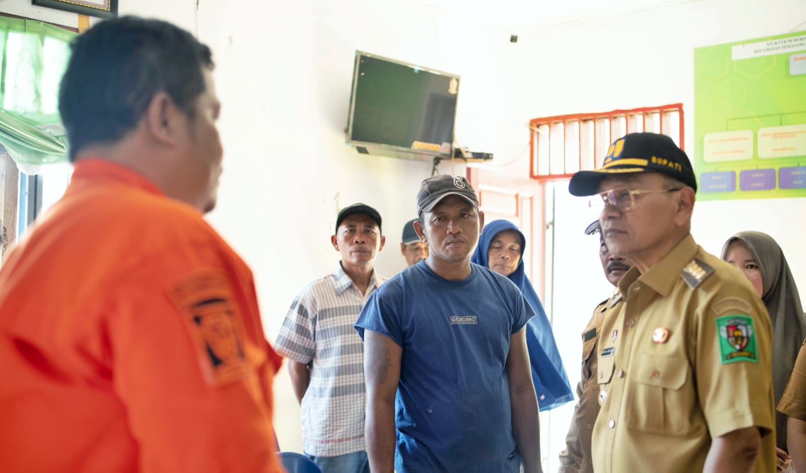 Bupati Simalungun Anton Achmad Saragih meninjau langsung warga terdampak angin puting beliung yang melanda sejumlah nagori di Kecamatan Pematang Bandar, Senin (6/7/2026). Foto: dokumen Dinas Kominfo Simalungun Bupati Simalungun Anton Achmad Saragih meninjau langsung warga terdampak angin puting beliung yang melanda sejumlah nagori di Kecamatan Pematang Bandar, Senin (6/7/2026). Foto: dokumen Dinas Kominfo Simalungun