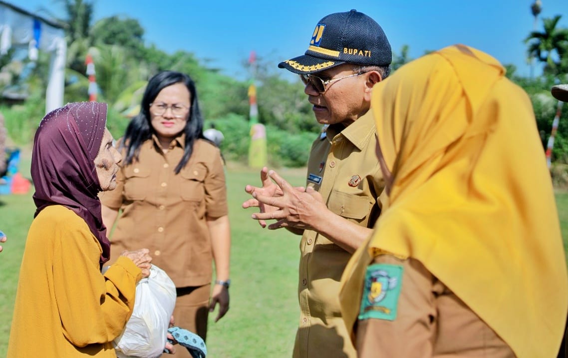 Bupati Simalungun Anton Achmad Saragih mengalokasikan anggaran lebih dari Rp15 miliar untuk rekonstruksi Jalan Perumnas Batu VI–Karang Sari di Kecamatan Siantar. Foto: IST Bupati Simalungun Anton Achmad Saragih mengalokasikan anggaran lebih dari Rp15 miliar untuk rekonstruksi Jalan Perumnas Batu VI–Karang Sari di Kecamatan Siantar. Foto: IST