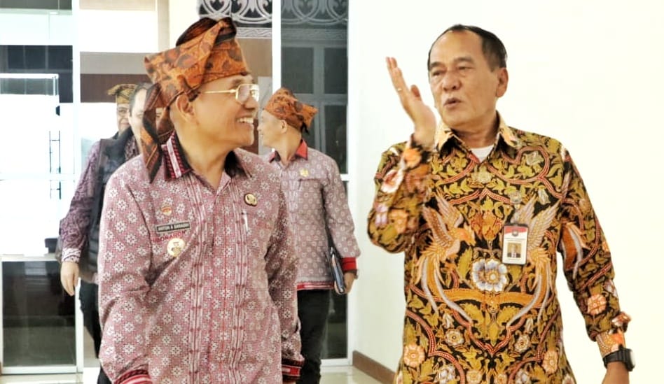 Bupati Simalungun Anton Achmad Saragih bersama tim monitoring dari Kemendagri. Foto: IST Bupati Simalungun Anton Achmad Saragih bersama tim monitoring dari Kemendagri. Foto: IST