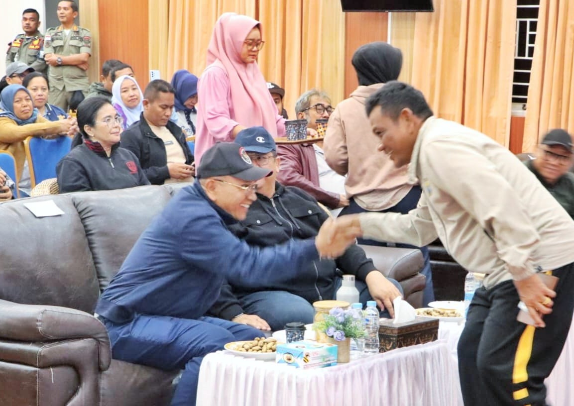 Bupati Simalungun Anton Achmad Saragih saat nonton bareng final Piala Dunia 2026. Foto: Dinas Kominfo Simalungun